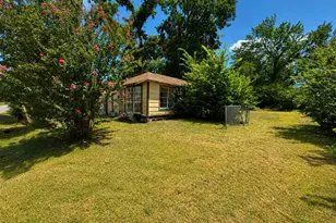 921 S Medora St, Terrell, TX 75160 - Photo 6