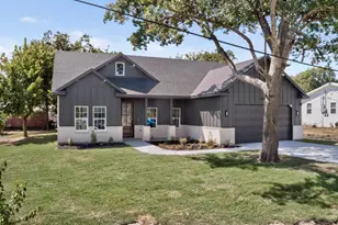707 W Turner St, Wolfe City, TX 75496 - Photo 2