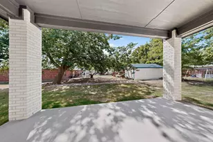 707 W Turner St, Wolfe City, TX 75496 - Photo 30