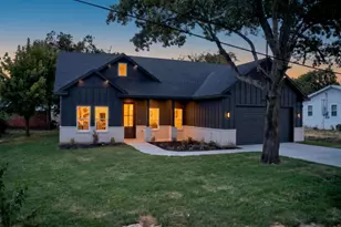 707 W Turner St, Wolfe City, TX 75496 - Photo 1
