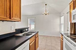 616 Mustang Ct, Little Elm, TX 75068 - Photo 14