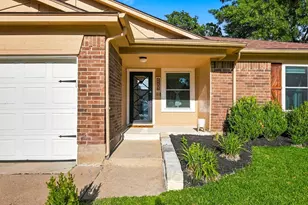 6203 Big Springs Dr, Arlington, TX 76001 - Photo 2