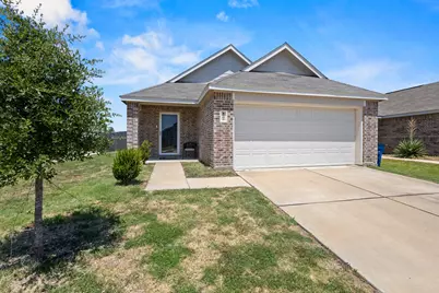 1600 Luke Street, Ennis, TX 75119 - Photo 2