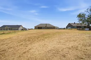 1009 Northern Oaks Ct, Springtown, TX 76082 - Photo 32