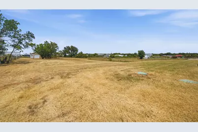 1009 Northern Oaks Court, Springtown, TX 76082 - Photo 34