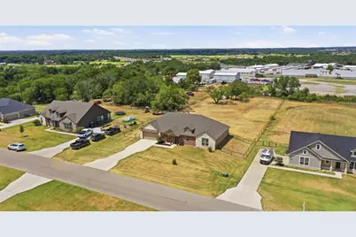 1009 Northern Oaks Court, Springtown, TX 76082 - Photo 34