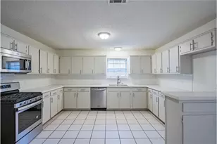 1017 Mill River Dr, Garland, TX 75043 - Photo 2