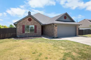144 Price Cir, Hackberry, TX 75036 - Photo 2