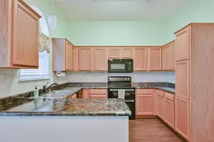 907 Clear Creek Dr, Arlington, TX 76001 - Photo 6