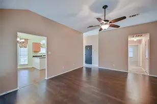 907 Clear Creek Dr, Arlington, TX 76001 - Photo 4