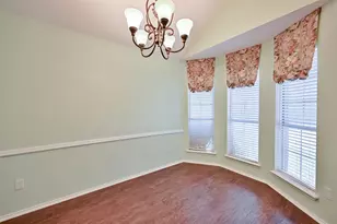 907 Clear Creek Dr, Arlington, TX 76001 - Photo 8