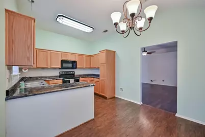 907 Clear Creek Drive, Arlington, TX 76001 - Photo 10