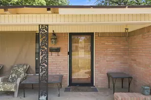 1817 Ellington Dr, Fort Worth, TX 76112 - Photo 4