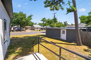 314 N Anglin St, Cleburne, TX 76031 - Photo 22