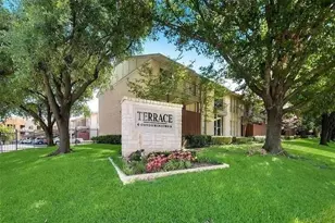 5826 Sandhurst Ln, Dallas, TX 75206 - Photo 2