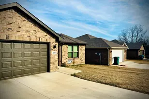 2213 N Hickory St, Sherman, TX 75092 - Photo 2