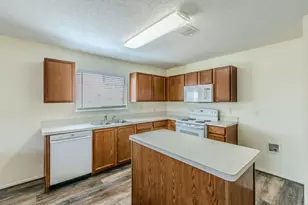 2415 Mallory Ln, Lancaster, TX 75134 - Photo 6