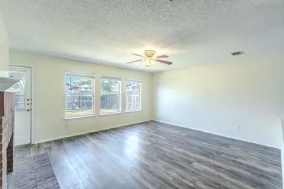 2415 Mallory Lane, Lancaster, TX 75134 - Photo 2