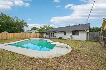 402 W Springdale Lane, Grand Prairie, TX 75052 - Photo 16