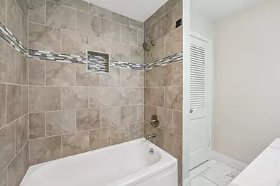 402 W Springdale Lane, Grand Prairie, TX 75052 - Photo 14