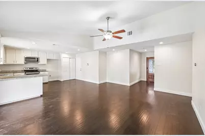 402 W Springdale Lane, Grand Prairie, TX 75052 - Photo 4