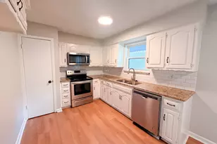922 Meadowdale Cir, Garland, TX 75043 - Photo 2
