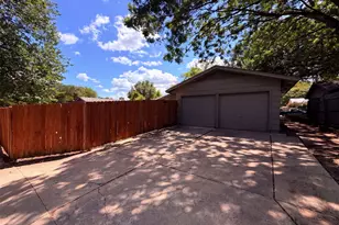 922 Meadowdale Cir, Garland, TX 75043 - Photo 16