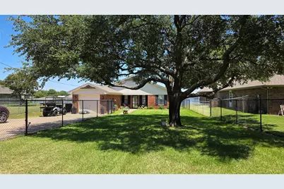 4001 Apache Trail Court, Granbury, TX 76048 - Photo 2