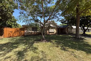 1025 Cloverdale Ln, DeSoto, TX 75115 - Photo 2