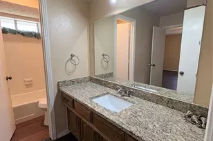 1025 Cloverdale Ln, DeSoto, TX 75115 - Photo 12