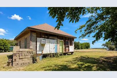 114 S Mills Street, West, TX 76691 - Photo 2