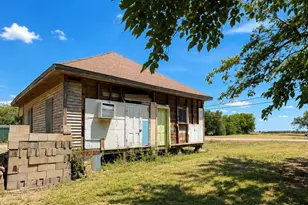 114 S Mills St, West, TX 76691 - Photo 2