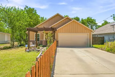 1006 SE 3rd Street, Mineral Wells, TX 76067 - Photo 1