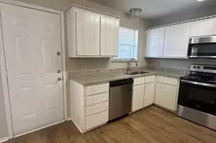 441 Signal Hill Ct N, Fort Worth, TX 76112 - Photo 16