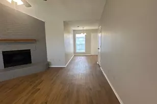 441 Signal Hill Ct N, Fort Worth, TX 76112 - Photo 2