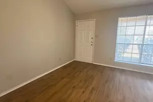 441 Signal Hill Ct N, Fort Worth, TX 76112 - Photo 6