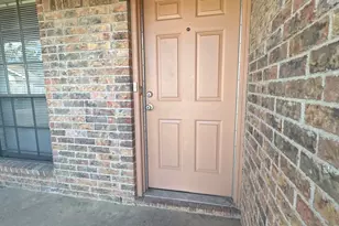 441 Signal Hill Ct N, Fort Worth, TX 76112 - Photo 2