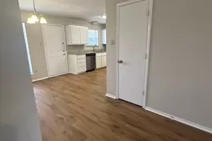 441 Signal Hill Ct N, Fort Worth, TX 76112 - Photo 8
