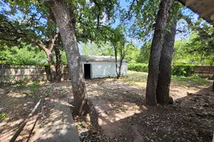 558 Harrison Ln, Hurst, TX 76053 - Photo 20