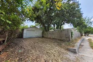558 Harrison Ln, Hurst, TX 76053 - Photo 4