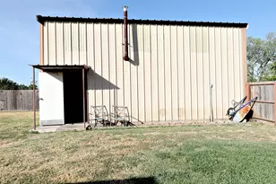 251 Alicia St, Bowie, TX 76230 - Photo 24