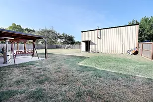 251 Alicia St, Bowie, TX 76230 - Photo 24