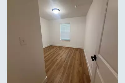 905 E 10th Street, Bonham, TX 75418 - Photo 8