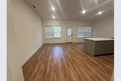 905 E 10th Street, Bonham, TX 75418 - Photo 2