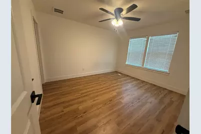905 E 10th Street, Bonham, TX 75418 - Photo 14
