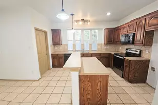 10945 Hawks Landing Rd, Fort Worth, TX 76052 - Photo 8
