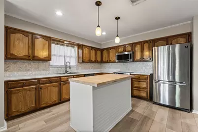 209 Bonham Drive, Hewitt, TX 76643 - Photo 2