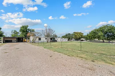 139 N 4th Street, Axtell, TX 76624 - Photo 2