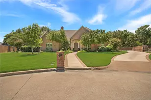 201 Rochelle Ct, Colleyville, TX 76034 - Photo 2