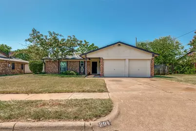204 E Cunningham Avenue, Crowley, TX 76036 - Photo 1